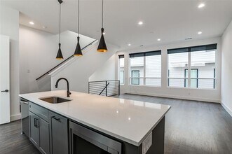 5708 Lindell Ave in Dallas, TX - Building Photo - Building Photo