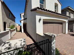 351 Andy Wheeler Dr in Henderson, NV - Building Photo - Building Photo