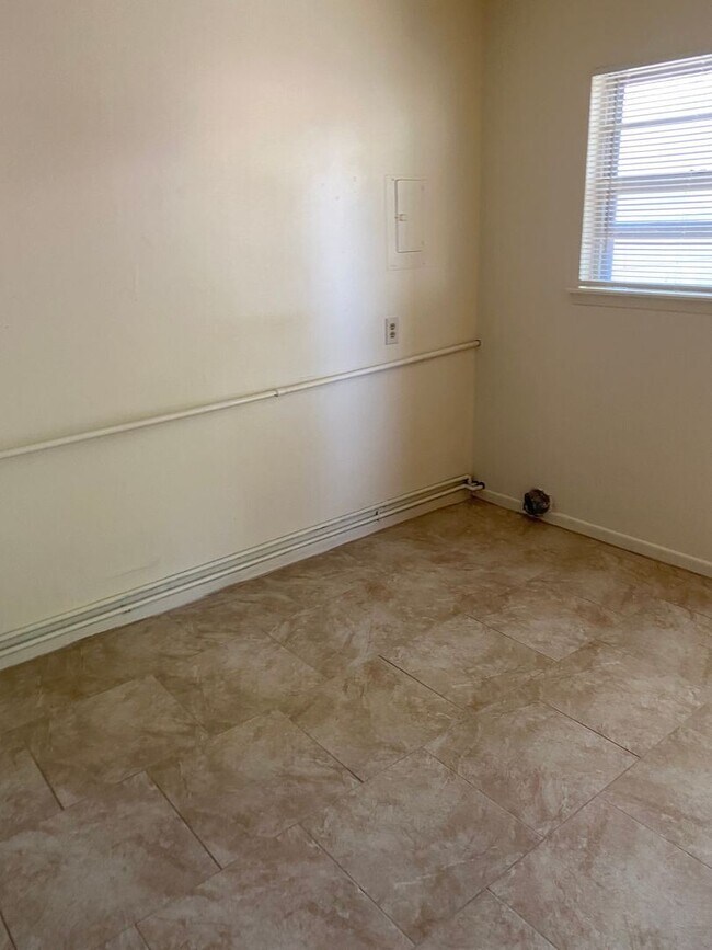 2408 N Grand Ave in Roswell, NM - Foto de edificio - Building Photo