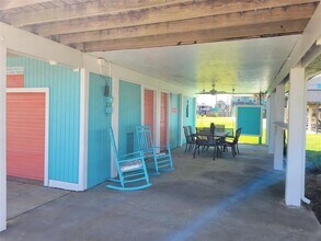 16606 John Davis Rd in Jamaica Beach, TX - Building Photo - Building Photo