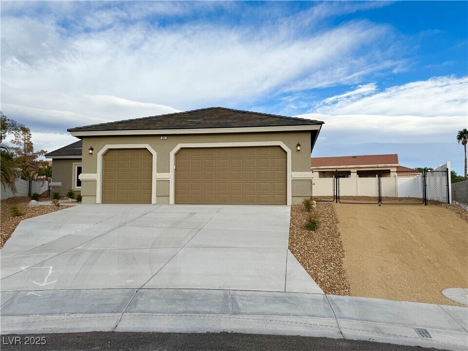 1931 Rose Ct in Pahrump, NV - Building Photo