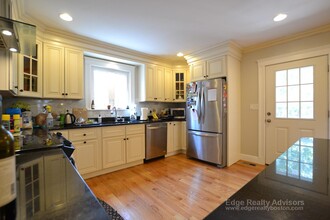 42 Corey Rd, Unit 2 in Brookline, MA - Building Photo - Building Photo