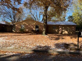 2865 N Sunny Ln in Fayetteville, AR - Building Photo