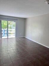 7820 NE Bayshore Ct in Miami, FL - Building Photo - Building Photo