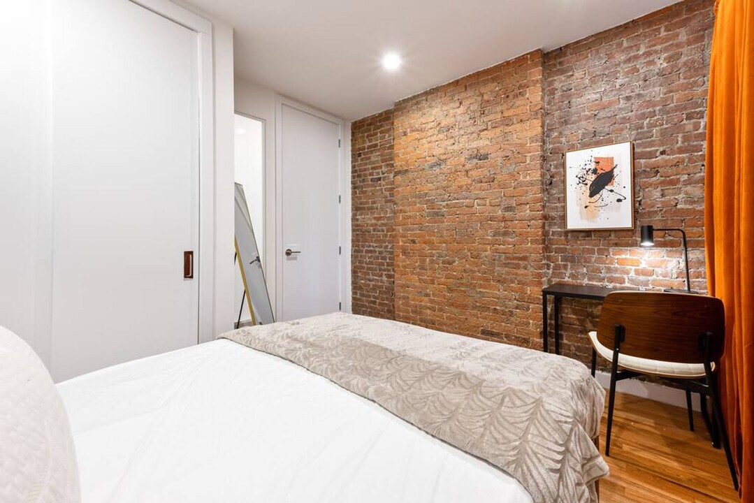 829 9th Ave in New York, NY - Building Photo