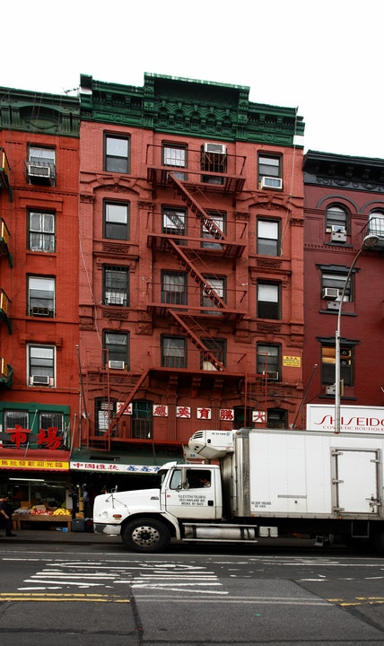 99 E Broadway in New York, NY - Building Photo