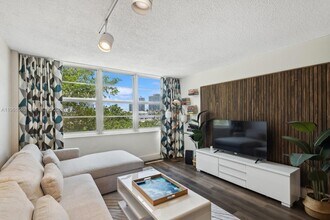 1020 Meridian Ave in Miami Beach, FL - Foto de edificio - Building Photo