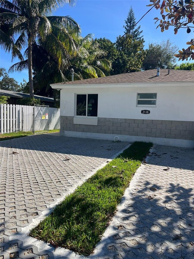 2138 NW 26th St in Miami, FL - Building Photo - Building Photo