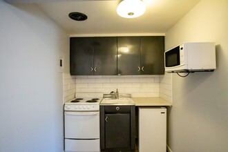 3717 S Corbett Ave in Portland, OR - Building Photo - Building Photo