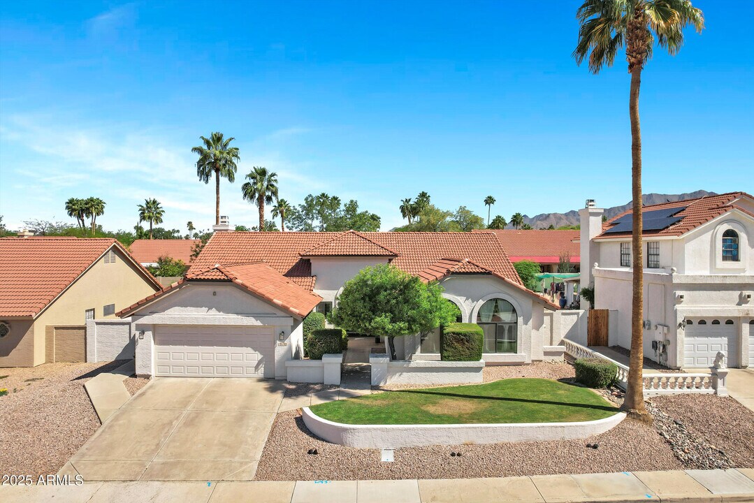 10102 E Dreyfus Ave in Scottsdale, AZ - Building Photo