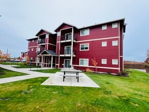 Colima Apartments in Molalla, OR - Building Photo - Building Photo