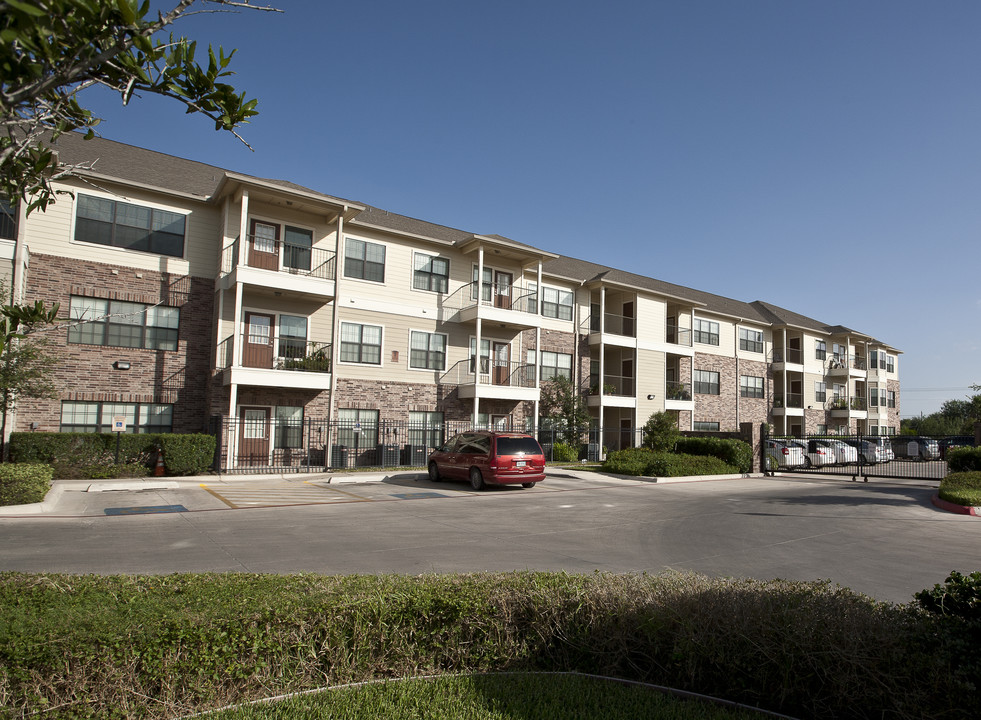 Mesquite Terrace Senior Apartments in Pharr, TX - Foto de edificio