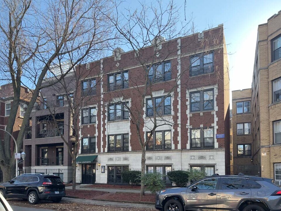 842 W Wolfram St in Chicago, IL - Foto de edificio