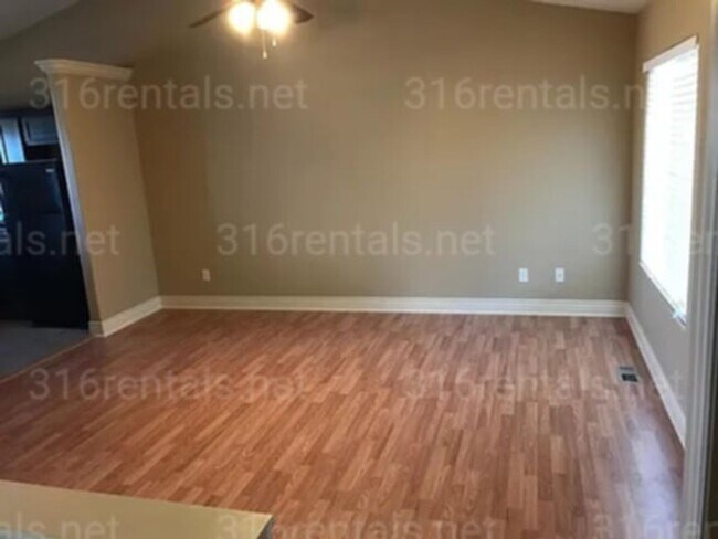 8462 Granite Ct in Wichita, KS - Building Photo - Building Photo