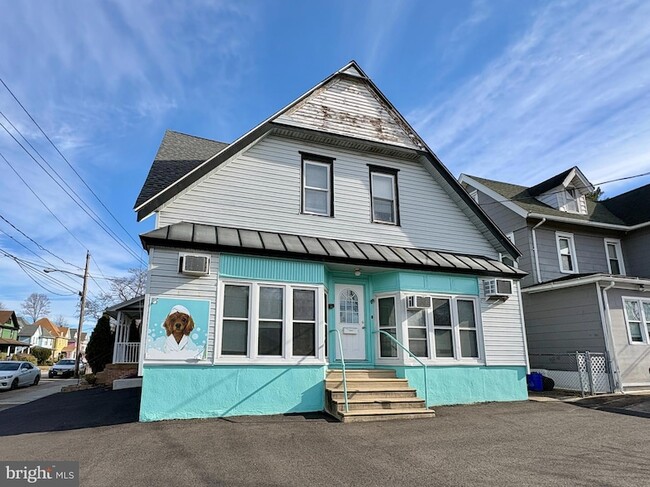 property at 3002 N Centre St