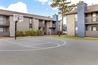 Urban Oaks @ 51st Apartments in Tulsa, OK - Building Photo - Building Photo