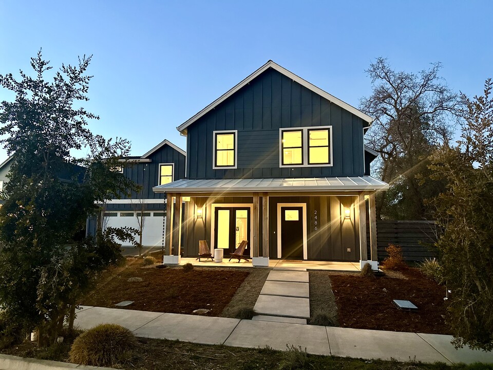 2498 Neighborly Wy in Redding, CA - Building Photo