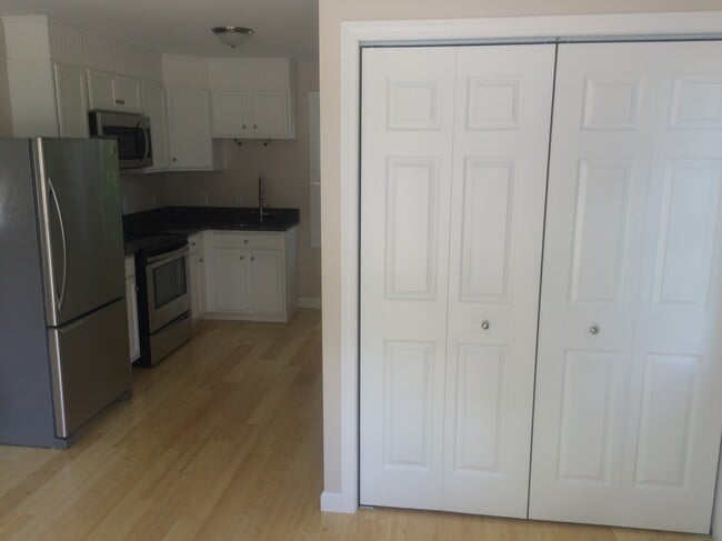 15 Crescent St in Derry, NH - Building Photo - Building Photo