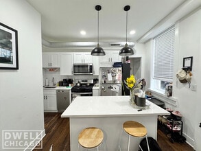 1362 N Bosworth Ave, Unit B4 in Chicago, IL - Building Photo - Building Photo