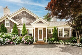 135 Meeting House Ln in Southampton, NY - Building Photo - Building Photo