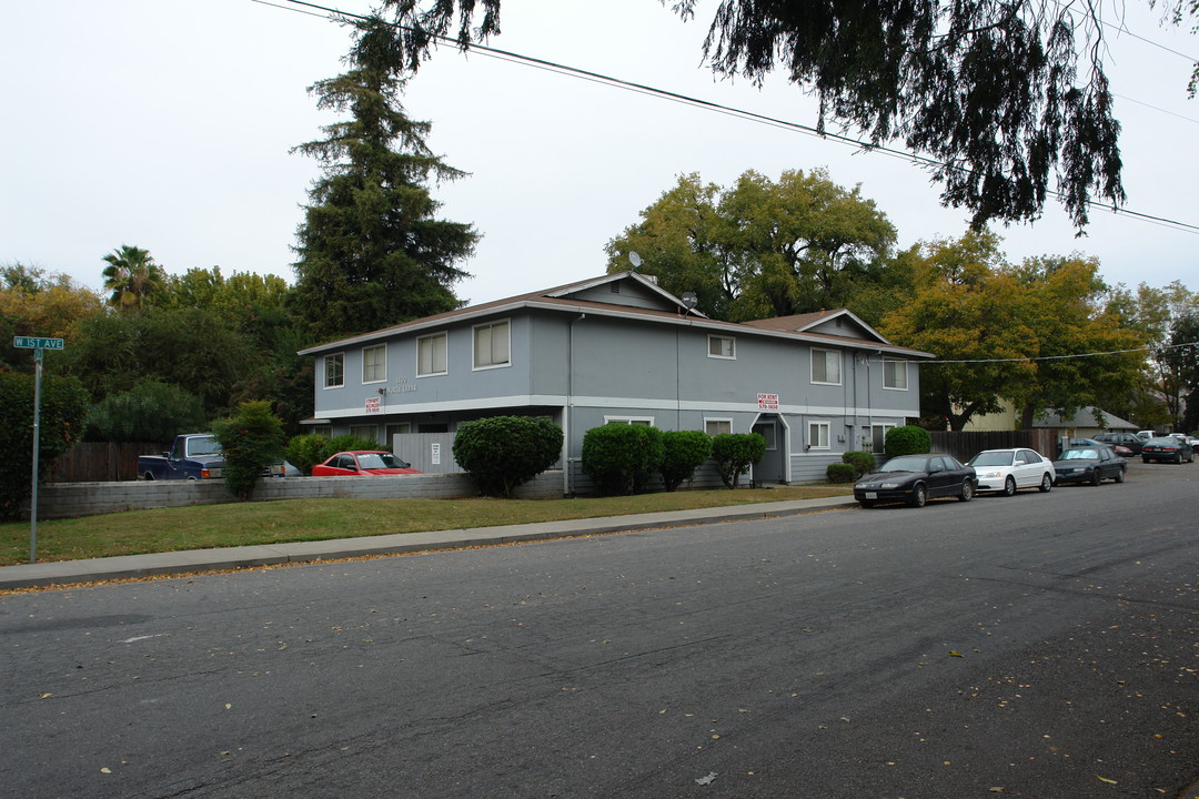 1100 N Cedar St in Chico, CA - Foto de edificio