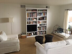 266 S Madison Ave in Pasadena, CA - Building Photo