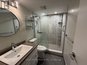 1320-1320 Mississauga Vly Blvd in Mississauga, ON - Building Photo - Building Photo