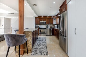 408 Poinciana Island Dr in Sunny Isles Beach, FL - Building Photo - Building Photo