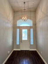 402 W Chennault Ave in Clovis, CA - Building Photo - Building Photo