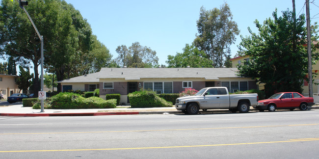 13502 Vanowen St in Van Nuys, CA - Building Photo - Building Photo