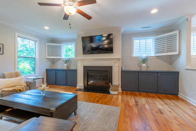 403 Morreene Rd in Durham, NC - Building Photo - Building Photo