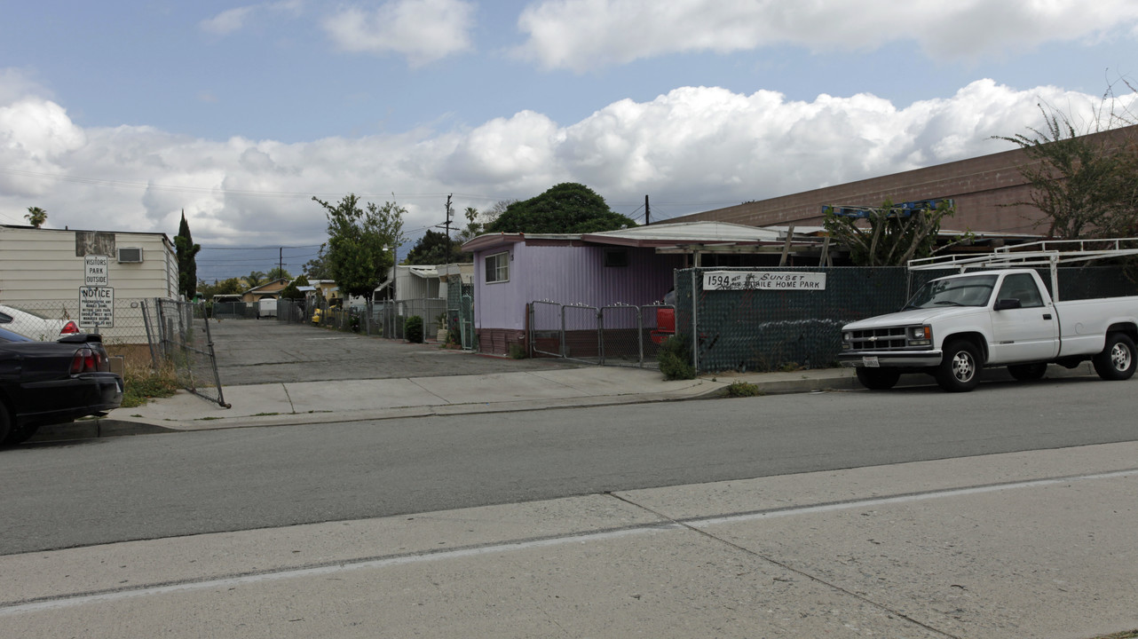 1594 W 4th St in San Bernardino, CA - Building Photo