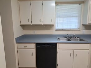7727 Betty Louise Dr in Panama City, FL - Building Photo - Building Photo