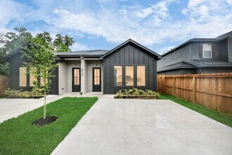 6930 Liverpool St in Houston, TX - Building Photo - Building Photo