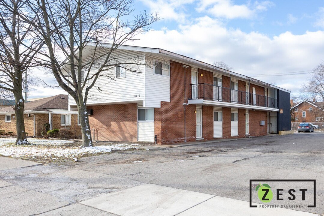 16217 Greenfield Rd in Detroit, MI - Building Photo