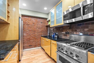 32 Trumbull St in New Haven, CT - Building Photo - Building Photo
