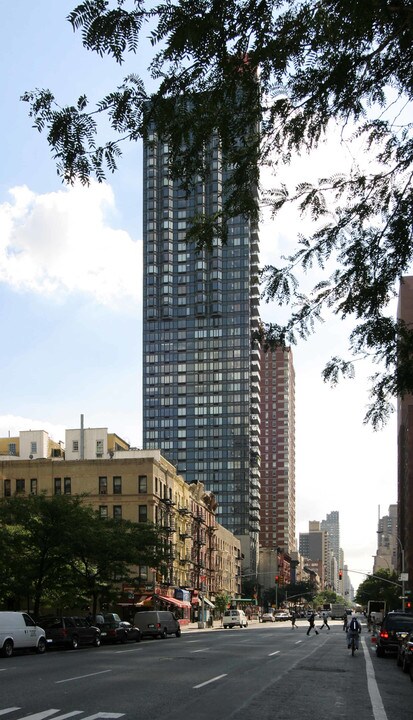 The Waterford in New York, NY - Building Photo