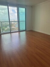 325 S Biscayne Blvd, Unit 2120 in Miami, FL - Building Photo - Building Photo