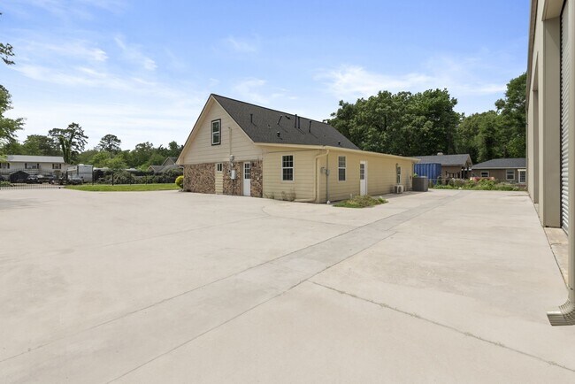 1903 Pinewoods Way in Spring, TX - Building Photo - Building Photo