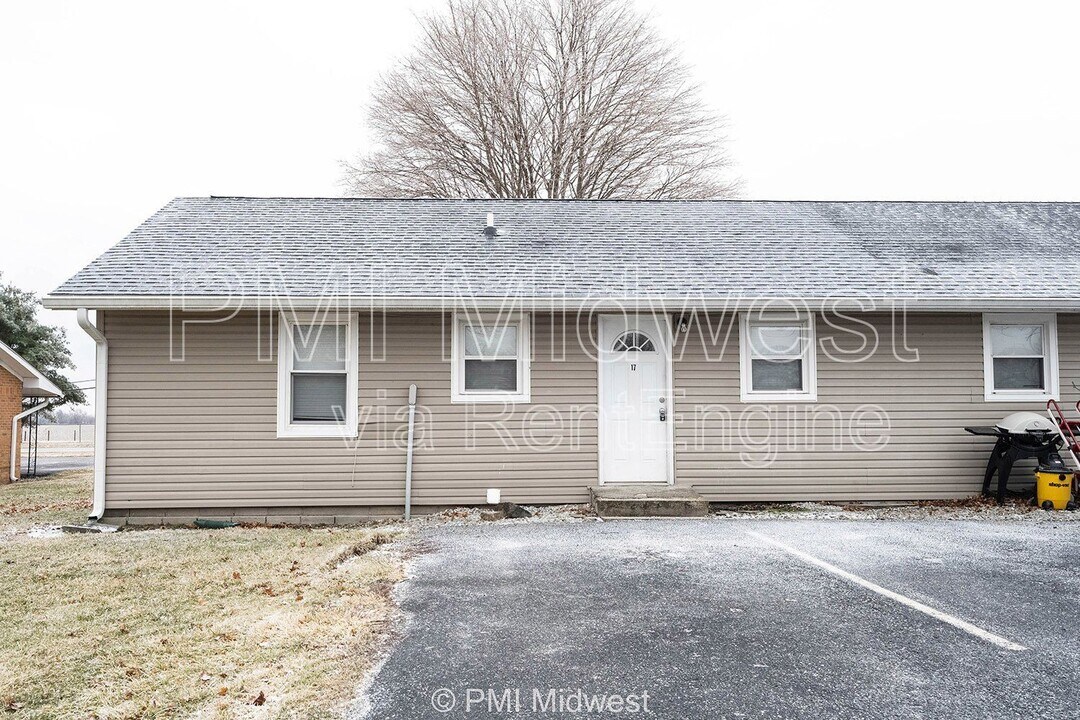 4881 300W in New Palestine, IN - Building Photo