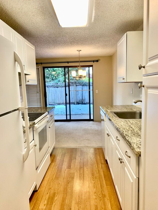 12528 NE 117th Pl in Kirkland, WA - Building Photo - Building Photo