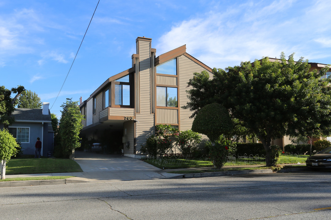 703 E Lomita Ave in Glendale, CA - Building Photo