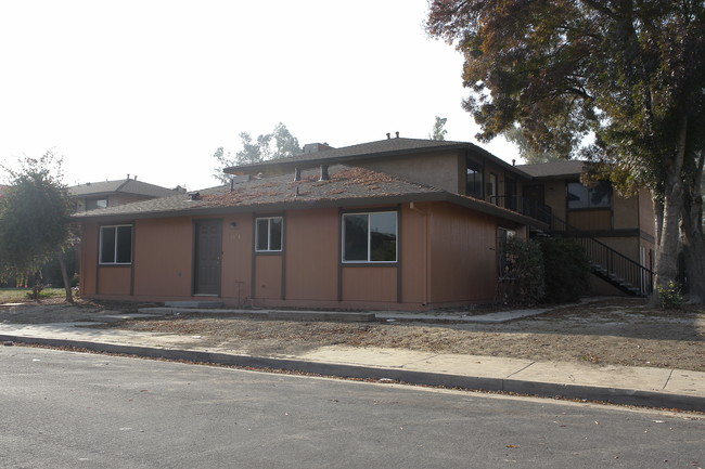 3363 R St in Merced, CA - Building Photo - Building Photo