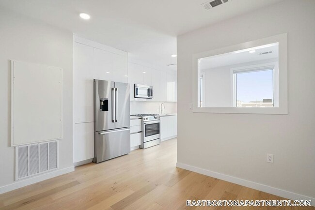 194 Sumner St in Boston, MA - Building Photo - Building Photo