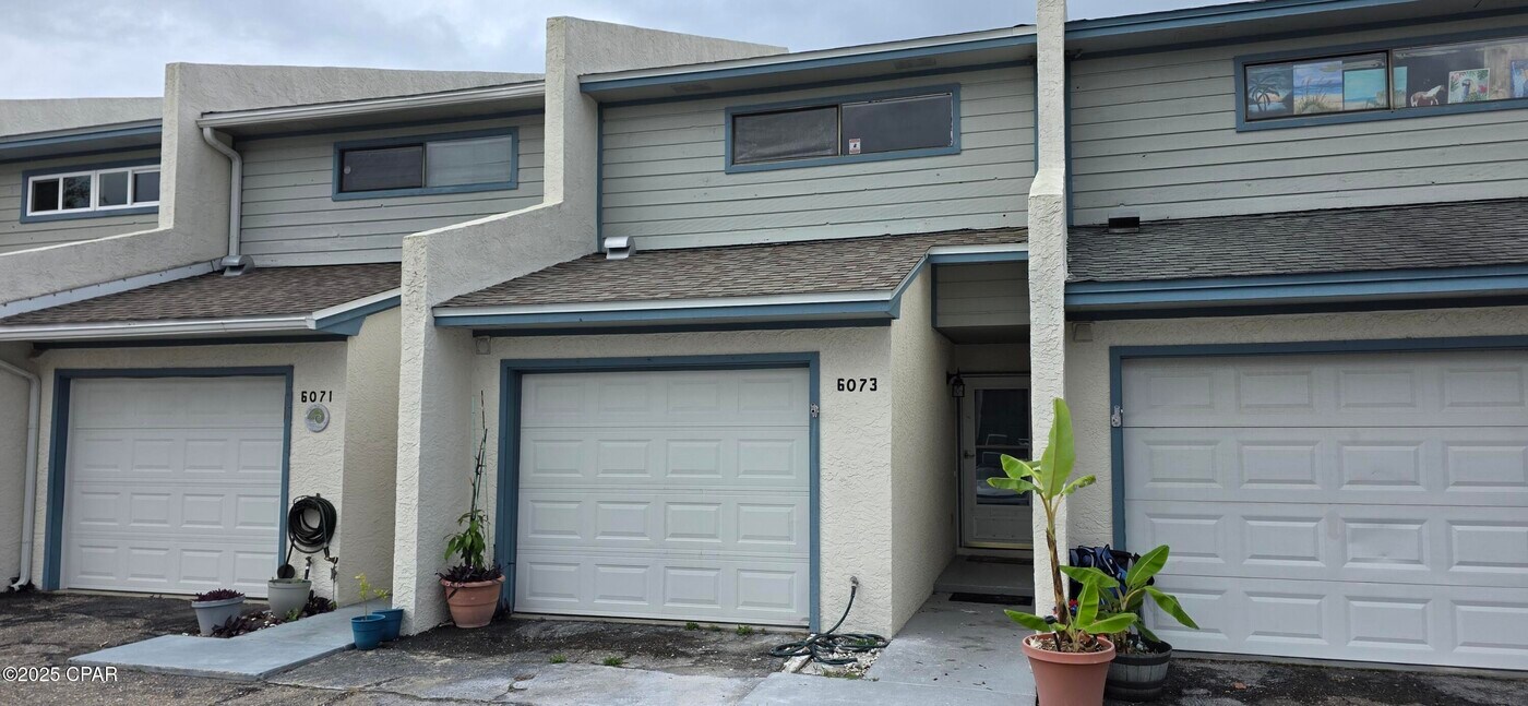 6073 E Hwy 98 in Panama City, FL - Building Photo