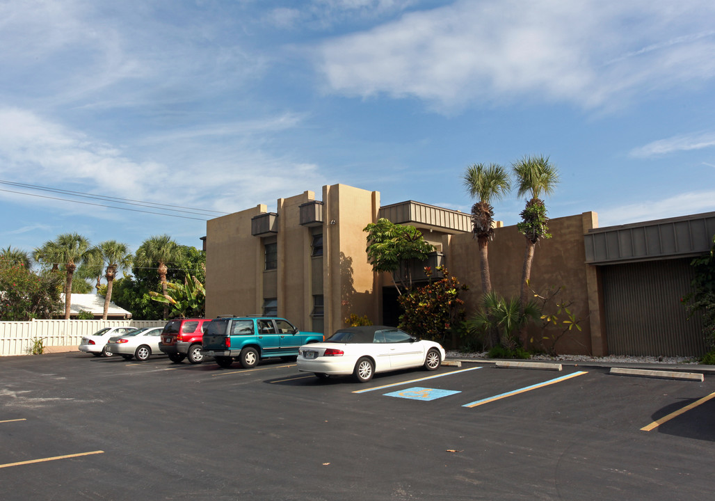 125 Avenida Messina in Sarasota, FL - Foto de edificio