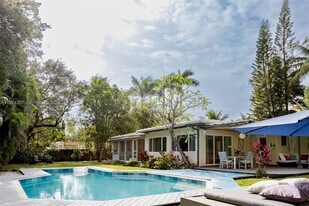 750 NE 120th St in Biscayne Park, FL - Building Photo