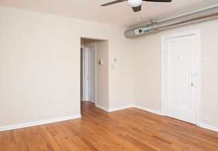 1249 W Henderson St, Unit 3 in Chicago, IL - Building Photo - Building Photo