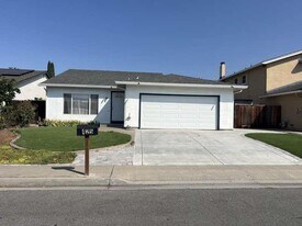 425 Clauser Dr in Milpitas, CA - Building Photo