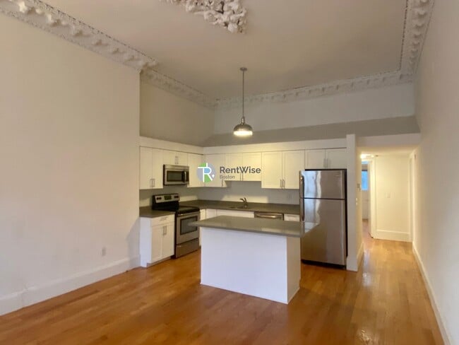 521 Massachusetts Ave, Unit 2 in Boston, MA - Building Photo - Building Photo